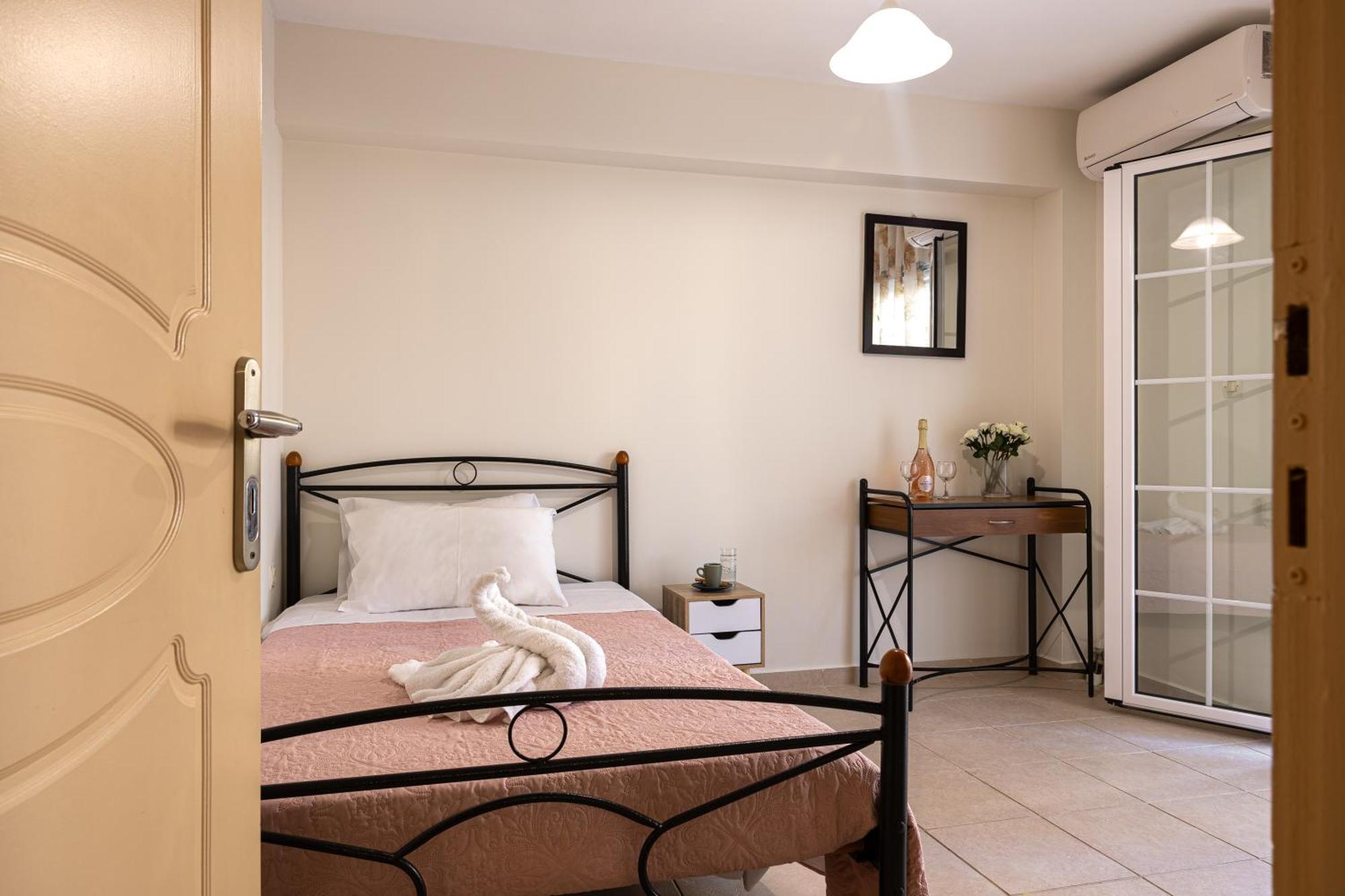 Pavlos Apartments Argostoli  Eksteriør bilde